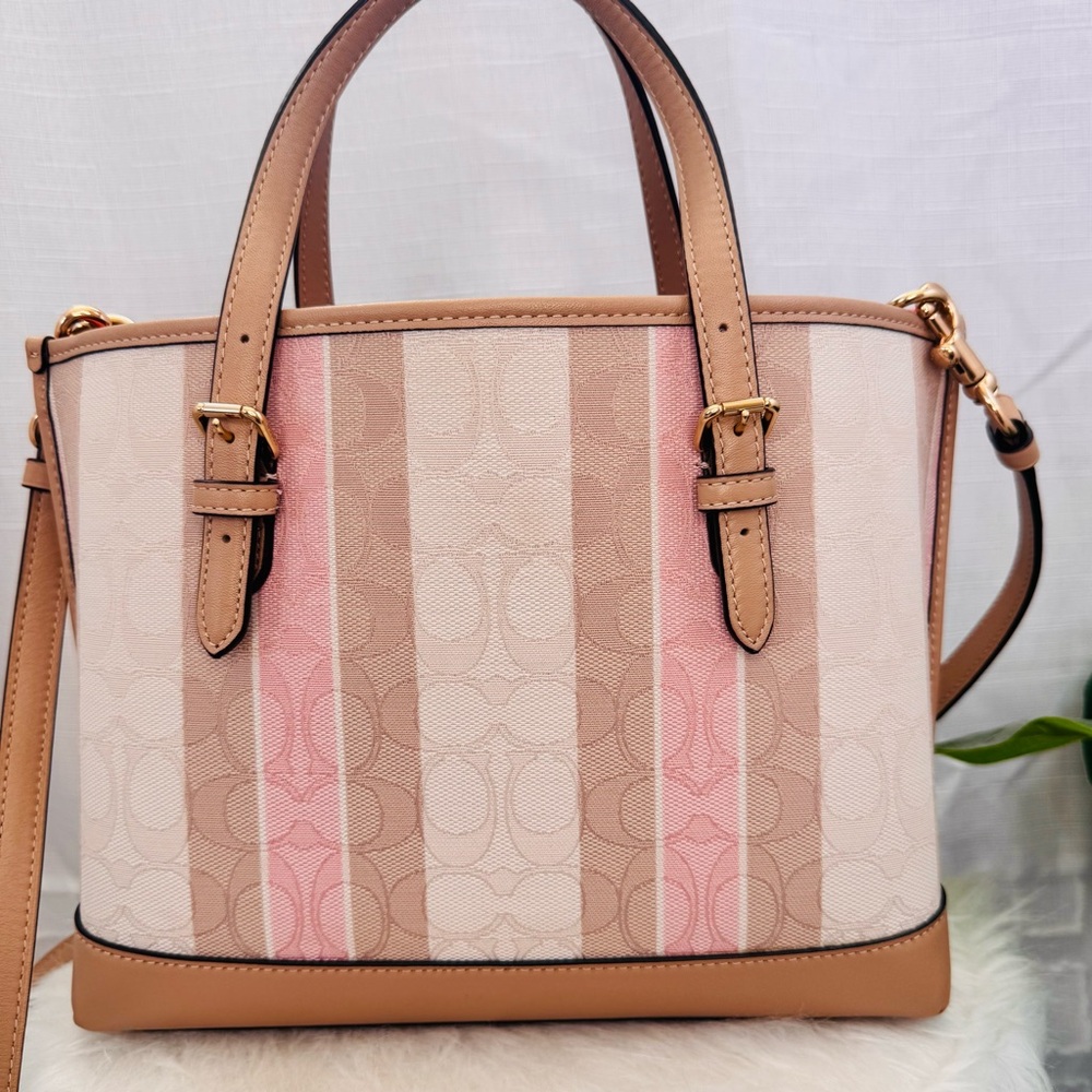 Coach Mollie Tote 25 in Signature Jacquard with Stripes- LIKE NEW!! - Picture 3 of 8
